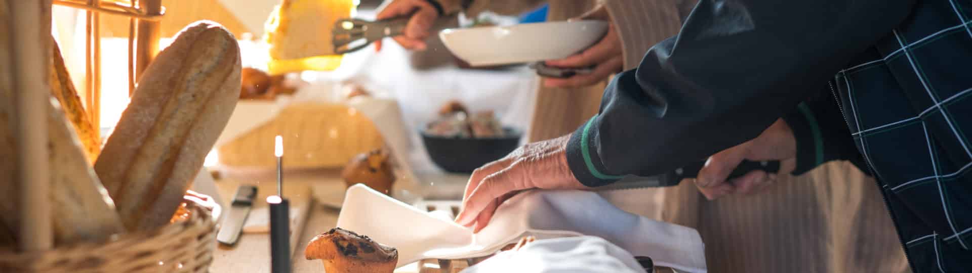 Petit déjeuner au restaurant proche du Puy du Fou, situé aux Epesses - Domaine Mélusine 4 étoiles