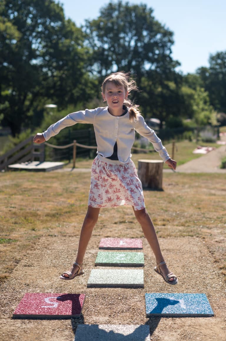 Parcours de mini-golf avec 18 trous au sein du domaine Mélusine 4*